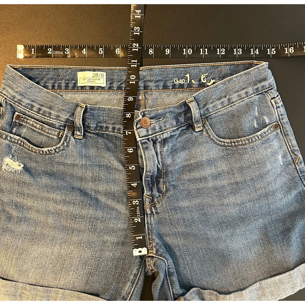 Gap 1969 Sexy Boyfriend Denim Shorts Light Wash Distressed Cuffed Size 28 6 - Picture 4 of 9